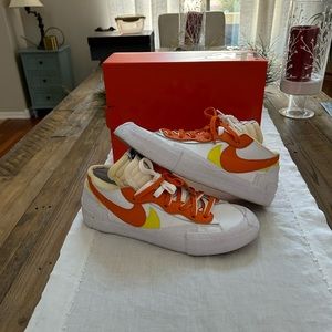 Pre-owned Sacai x Nike blazer low in magma orange / yellow / white. Men’s 11.5